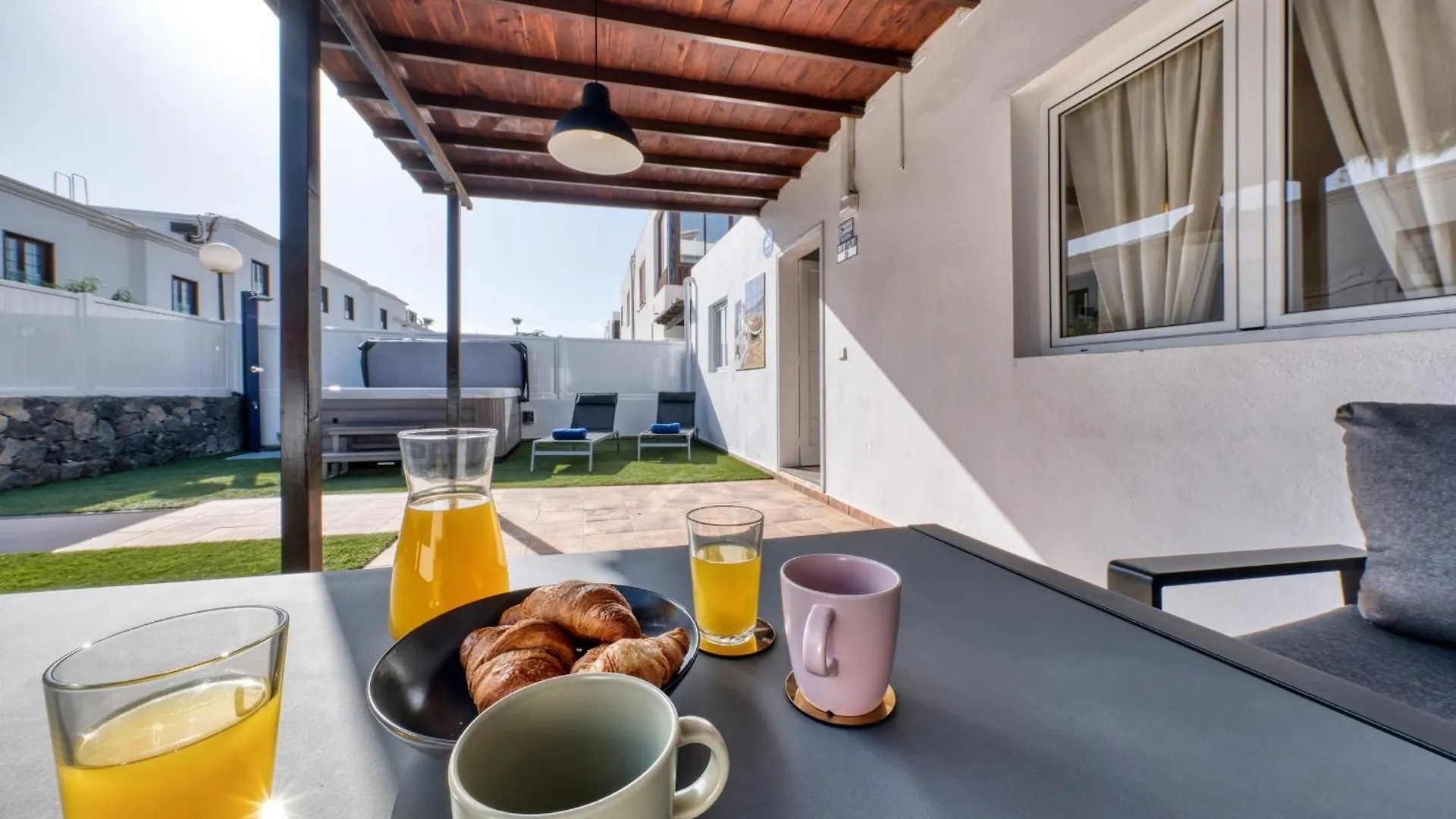 Villa Flaminia - Jacuzzi And Foosball - Just 400M From The Beach Puerto del Carmen  İspanya