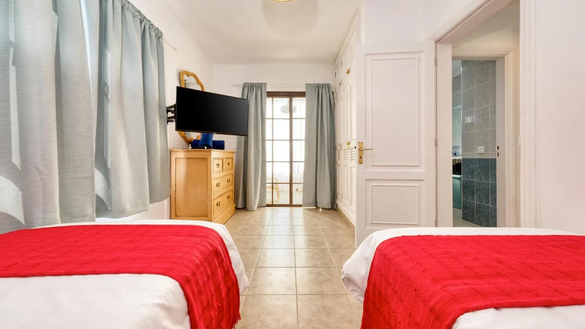 Villa Flaminia Art With Jacuzzi-400M From The Beach Puerto del Carmen  Spain