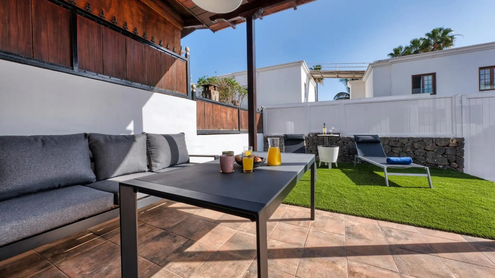 Villa Flaminia Art With Jacuzzi-400M From The Beach Puerto del Carmen