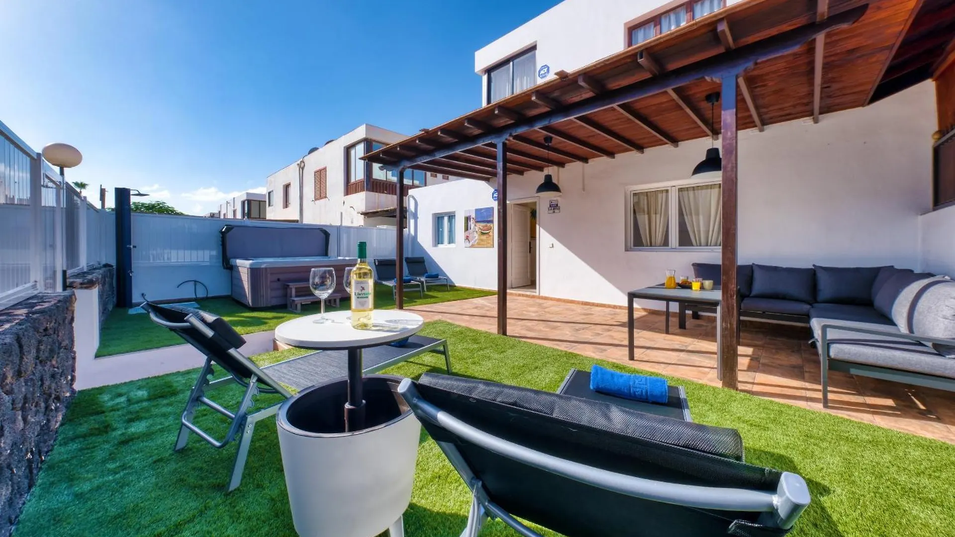 Villa Flaminia Art With Jacuzzi-400M From The Beach Puerto del Carmen  0*, Puerto del Carmen (Lanzarote)