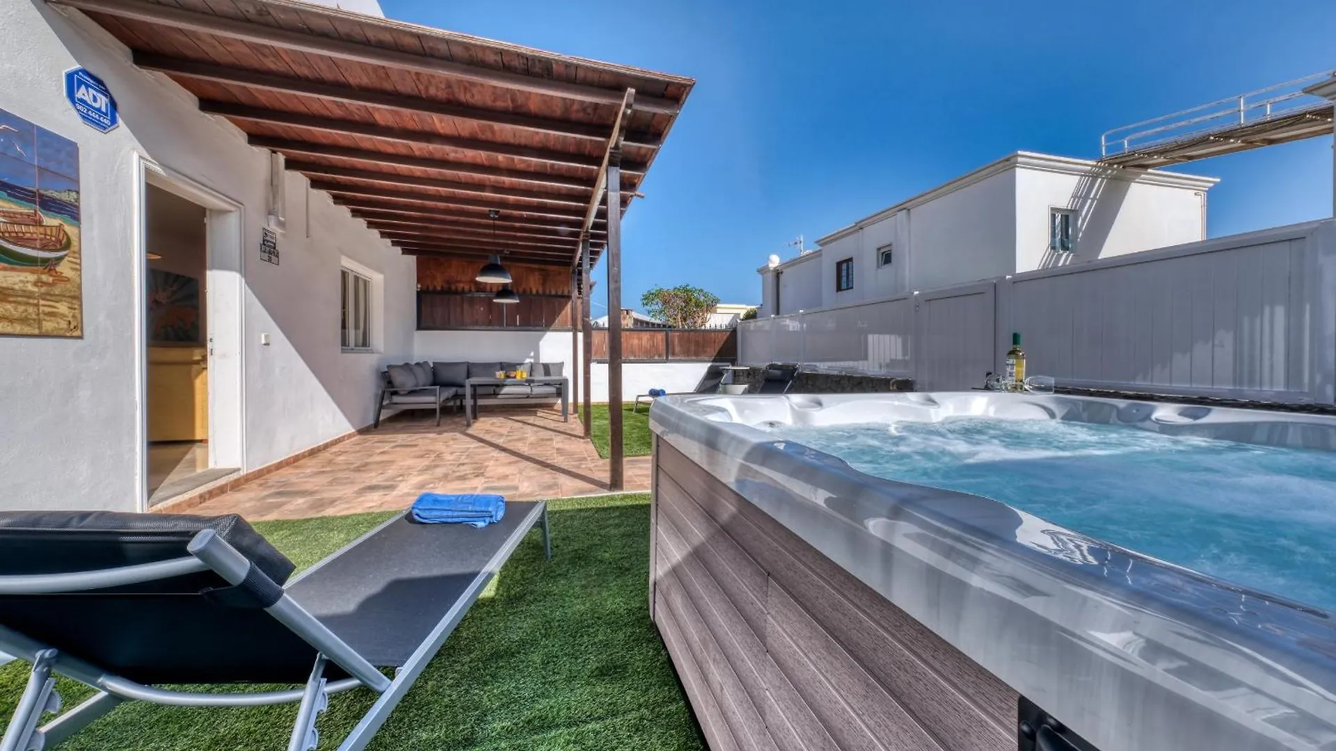 Villa Flaminia Art With Jacuzzi-400M From The Beach Puerto del Carmen